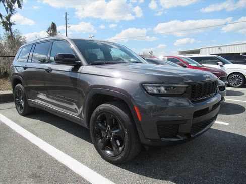 Used 2024 Jeep Grand Cherokee L Laredo image 1