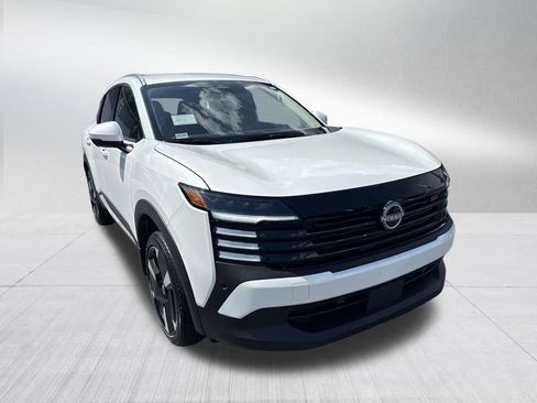 New 2025 Nissan Kicks SR FWD image 3