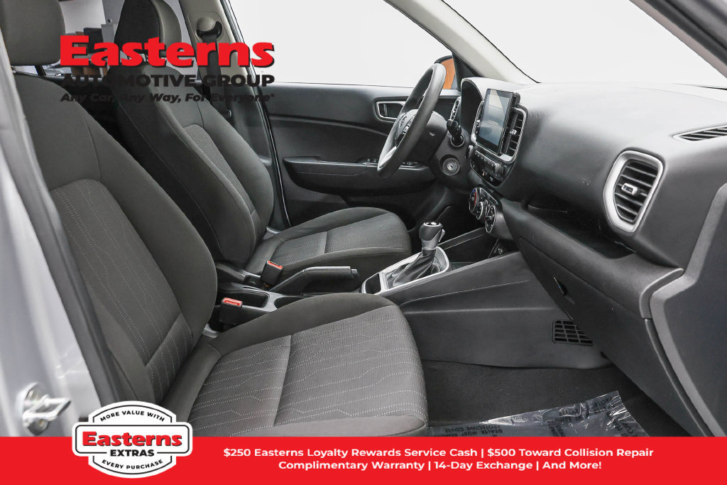 Used 2022 Hyundai Venue SE FWD image 25
