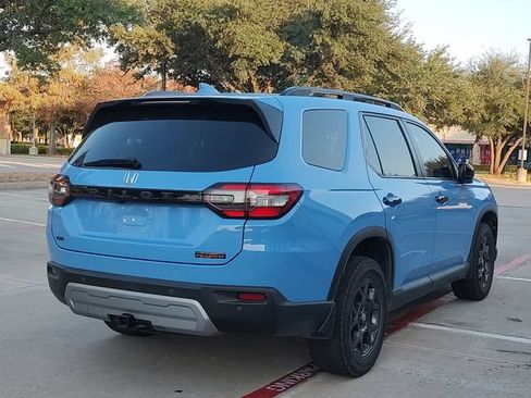 Used 2025 Honda Pilot TrailSport image 3