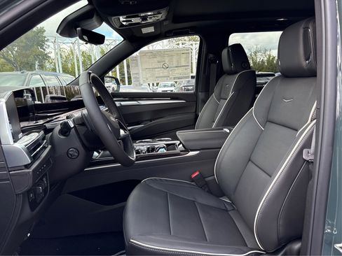New 2026 Cadillac Escalade Luxury image 9