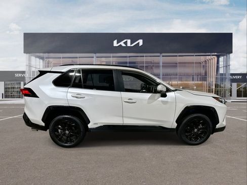 Used 2023 Toyota RAV4 SE image 9