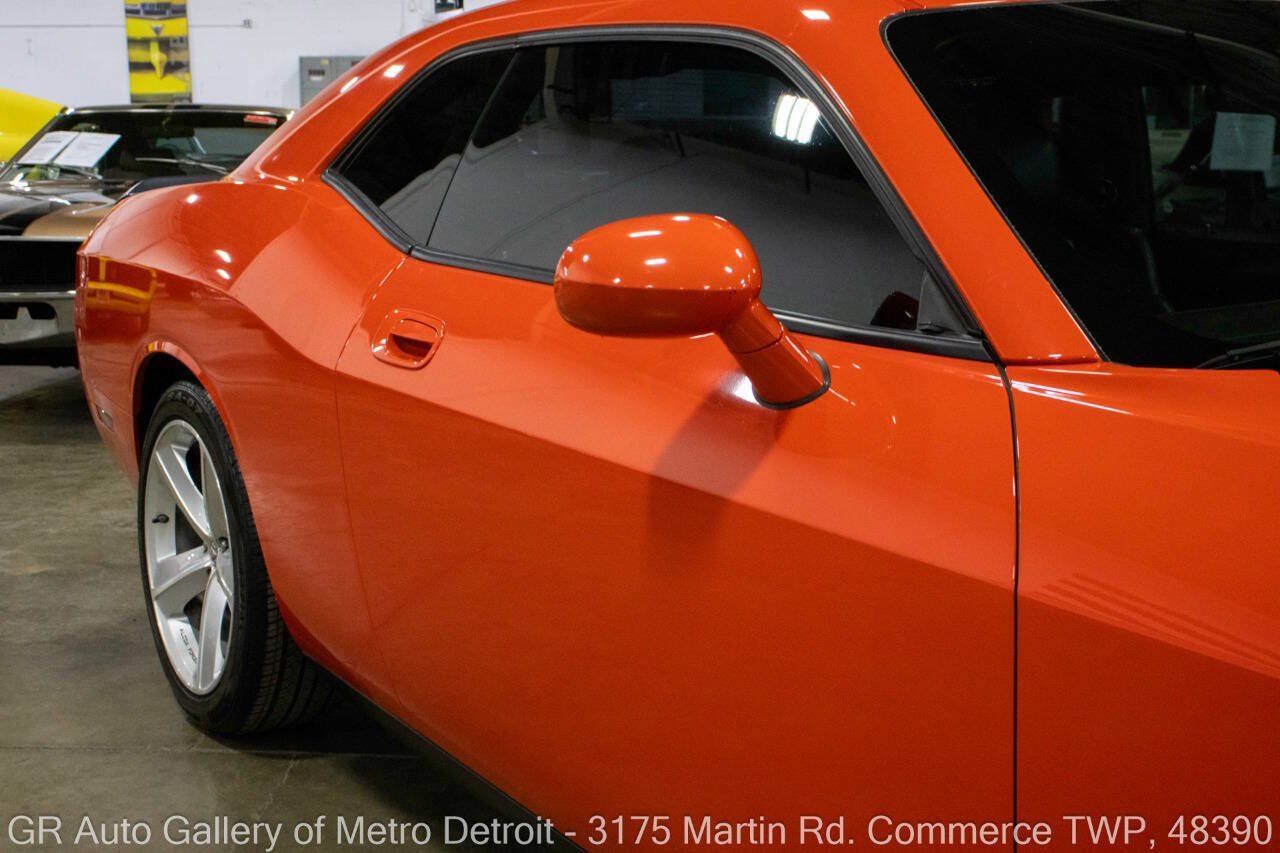 Used 2009 Dodge Challenger SRT8 w/ SRT Option Group II RWD image 24
