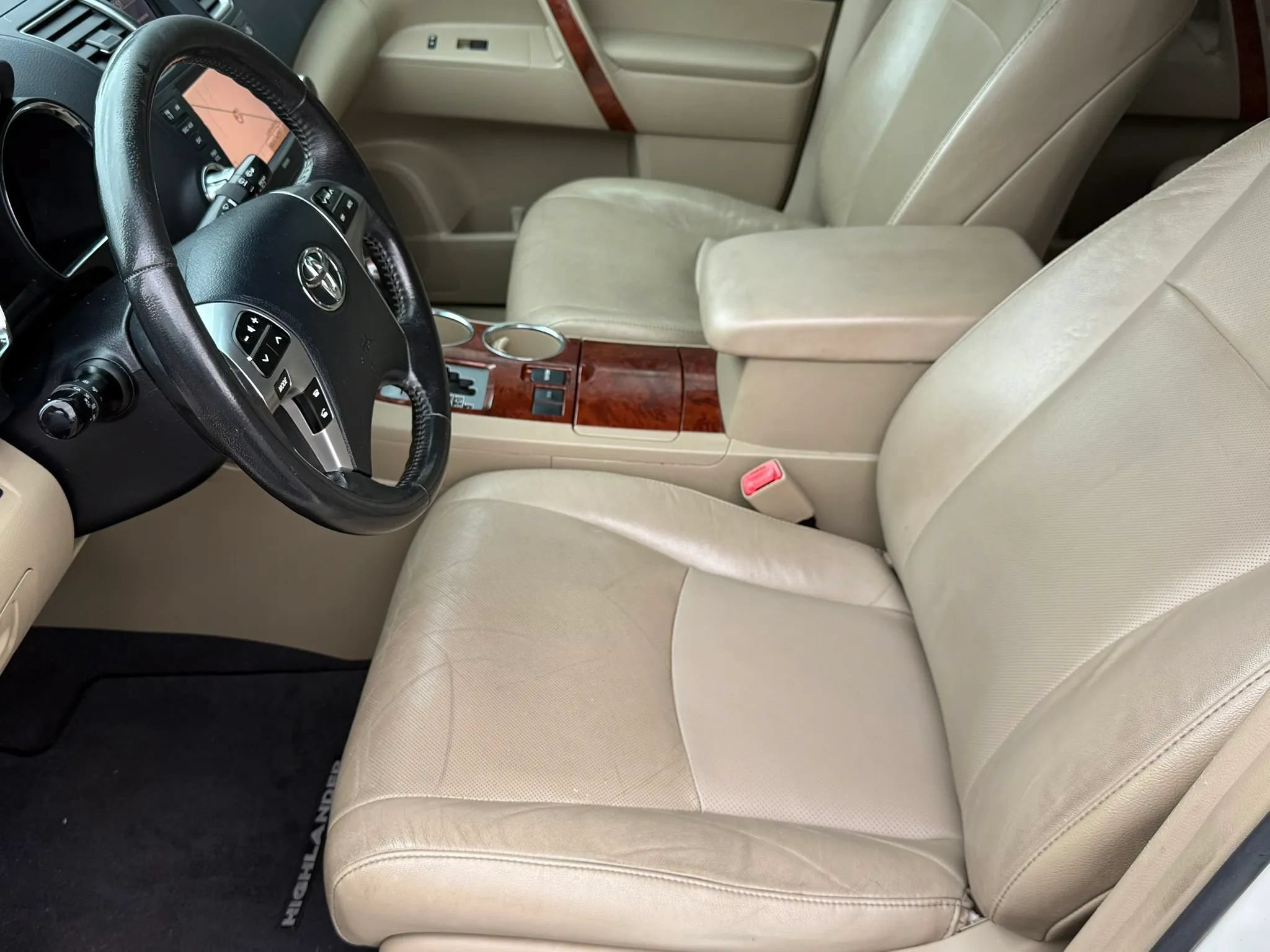 Used 2011 Toyota Highlander Limited w/ Tow Pkg FWD image 22