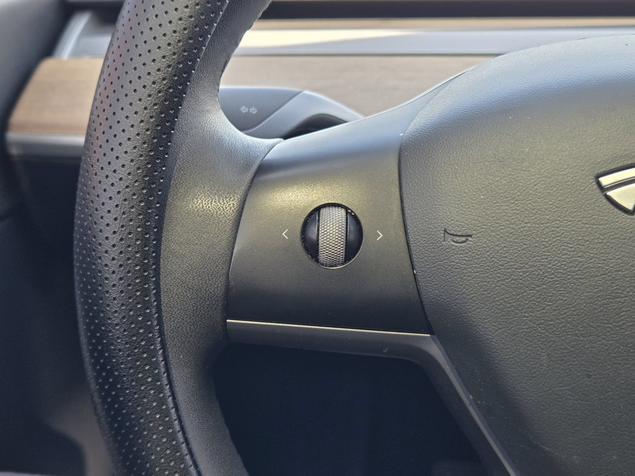 Used 2021 Tesla Model Y Long Range AWD/4WD image 28