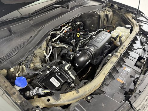 Used 2022 Ford Explorer XLT w/ Equipment Group 202A image 10