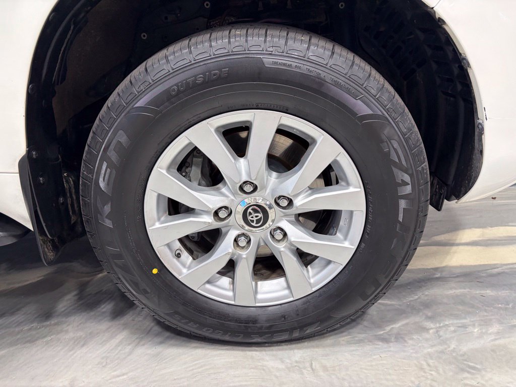 Used 2016 Toyota Land Cruiser AWD/4WD image 36