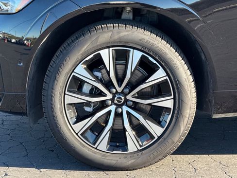 Used 2025 Volvo XC60 B5 Plus image 31