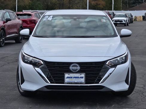 Used 2024 Nissan Sentra SV image 3