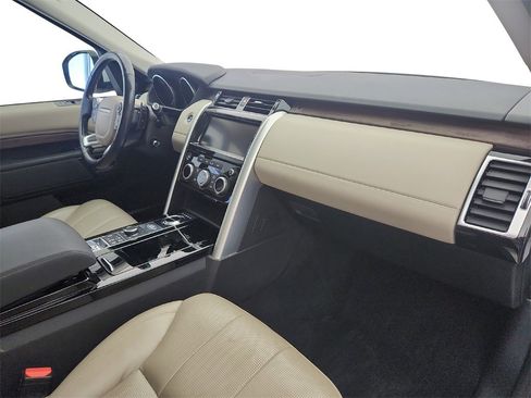 Used 2017 Land Rover Discovery HSE image 25