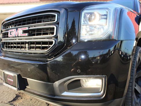 Used 2019 GMC Yukon XL SLT w/ Graphite Performance Edition image 3
