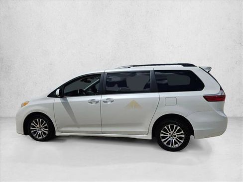Used 2018 Toyota Sienna XLE FWD image 7
