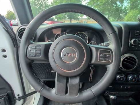 Used 2017 Jeep Wrangler Unlimited Sport w/ Connectivity Group AWD/4WD image 27