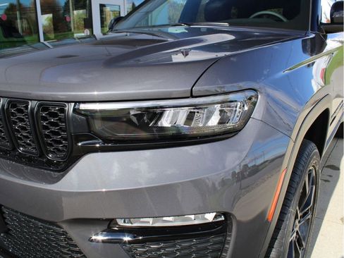 New 2025 Jeep Grand Cherokee Limited image 39