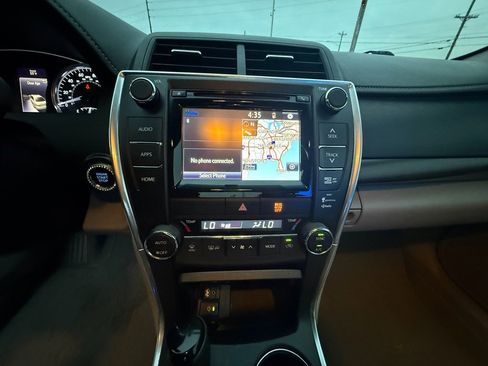 Used 2015 Toyota Camry XLE image 17