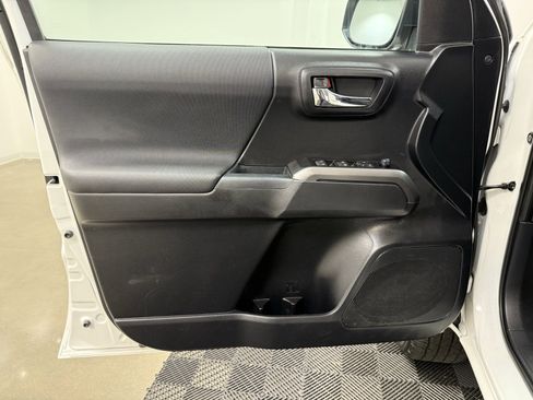 Used 2021 Toyota Tacoma TRD Sport image 14