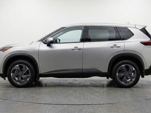 Used 2025 Nissan Rogue SV image 5