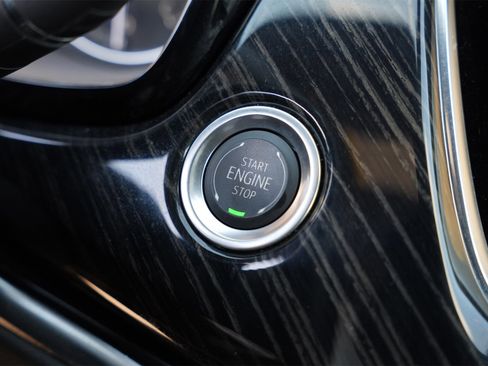 Certified 2025 Cadillac XT6 Premium Luxury image 15