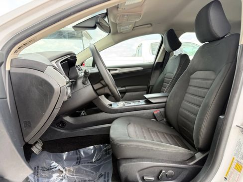 Used 2020 Ford Fusion SE FWD image 11