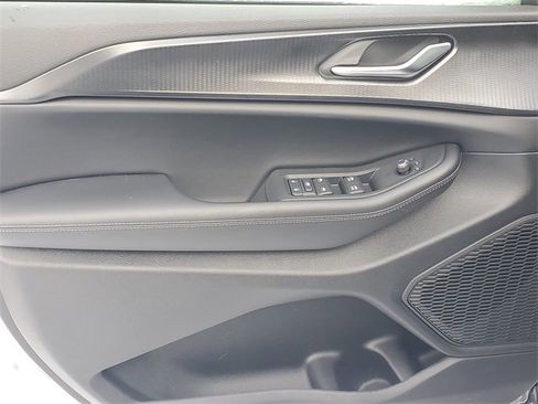 New 2025 Jeep Grand Cherokee L Altitude image 17