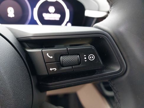 Used 2025 Porsche Macan Electric RWD image 20