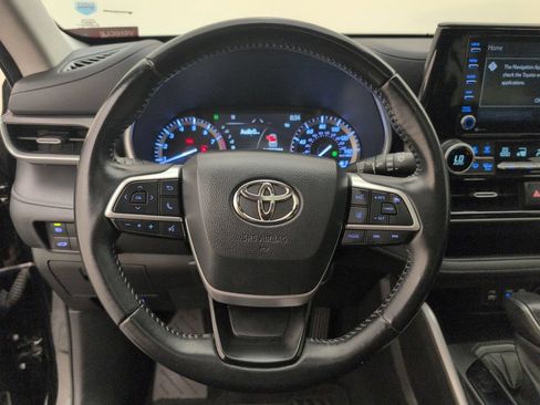 Used 2022 Toyota Highlander XLE AWD/4WD image 36