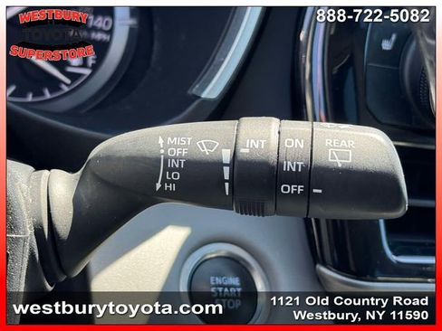 Used 2021 Toyota Highlander XLE AWD/4WD image 27