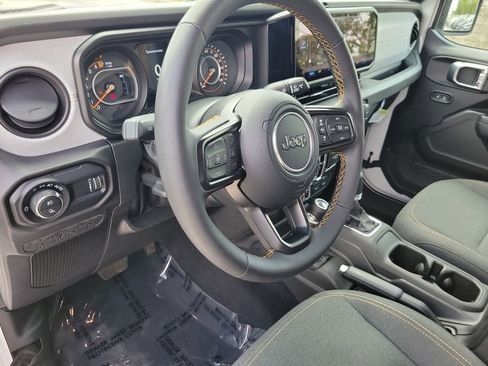 Certified 2025 Jeep Gladiator Sport image 22