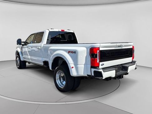 Used 2026 Ford F450 Platinum w/ FX4 Off-Road Package AWD/4WD image 3