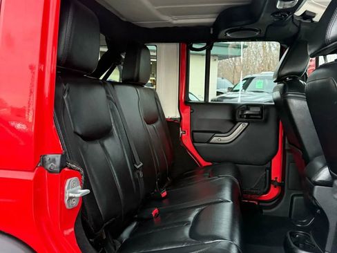 Used 2013 Jeep Wrangler Unlimited Sahara image 18