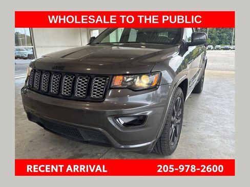 Used 2021 Jeep Grand Cherokee Laredo X RWD image 1
