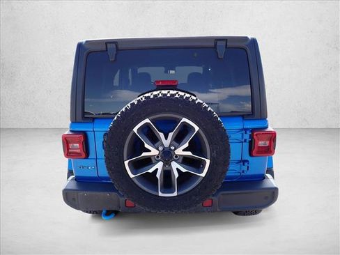 Used 2024 Jeep Wrangler Unlimited w/ Convenience Group AWD/4WD image 3