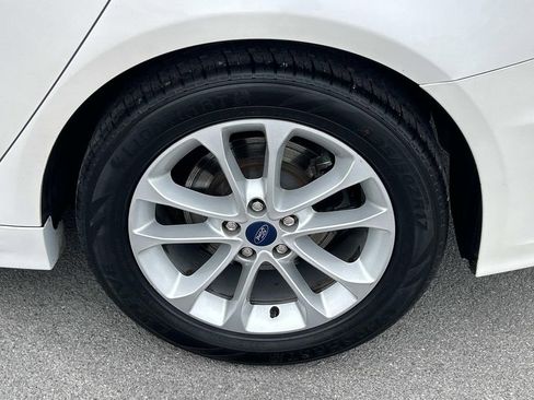 Used 2020 Ford Fusion SE FWD image 12