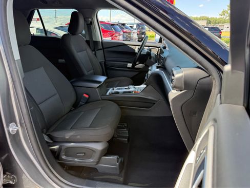 Used 2023 Ford Explorer XLT AWD/4WD image 22