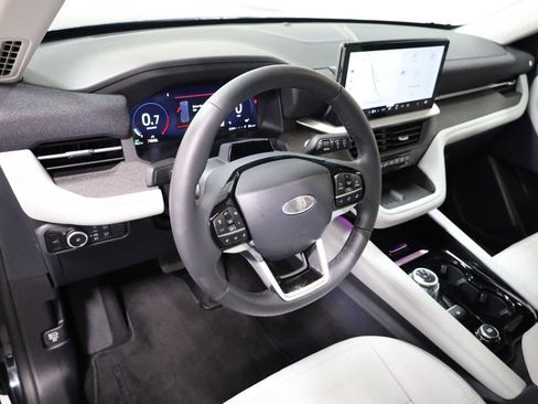Used 2025 Ford Explorer Platinum w/ LUX Leather Package AWD/4WD image 4