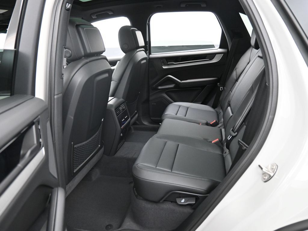Certified 2026 Porsche Cayenne E-Hybrid AWD/4WD image 26