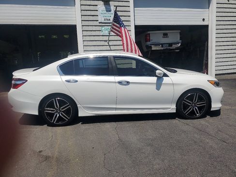 Used 2017 Honda Accord Sport Special Edition image 8