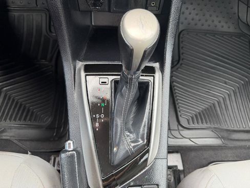 Used 2015 Toyota Corolla LE image 21