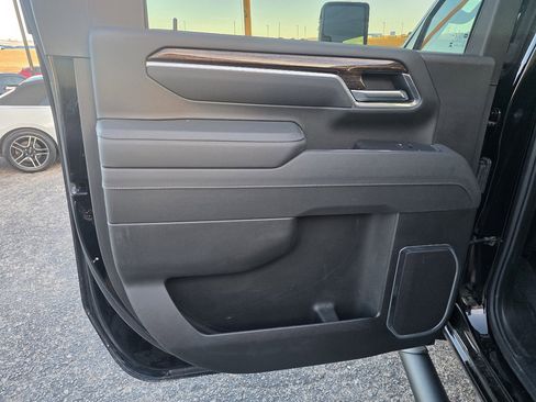 Used 2025 GMC Sierra 2500 SLE w/ SLE Value Package; image 12