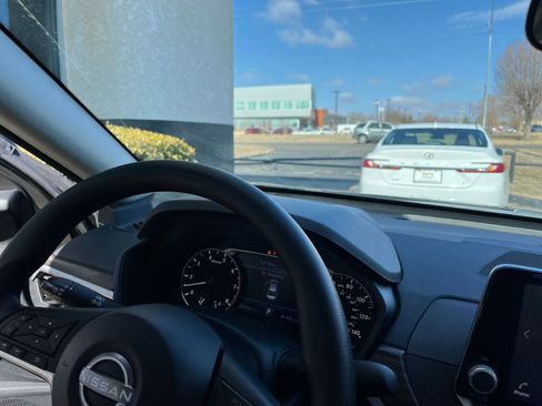 Used 2025 Nissan Altima 2.5 SV image 34