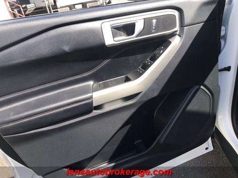 Used 2022 Ford Explorer XLT w/ Equipment Group 202A image 9