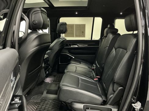Used 2022 Jeep Wagoneer Series II w/ Premium Group I AWD/4WD image 24