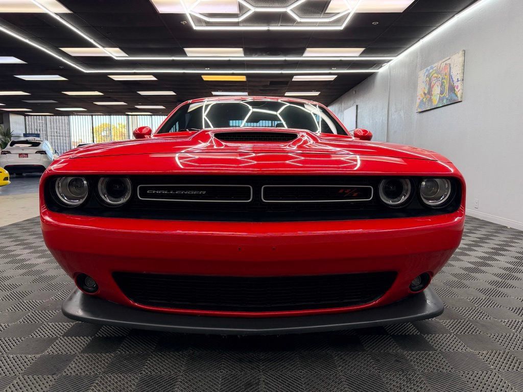 Used 2019 Dodge Challenger R/T RWD image 3