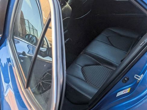 Used 2018 Toyota Camry SE image 4