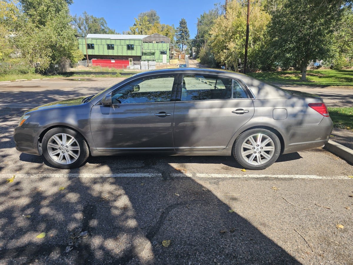 Used 2006 Toyota Avalon Limited FWD image 2
