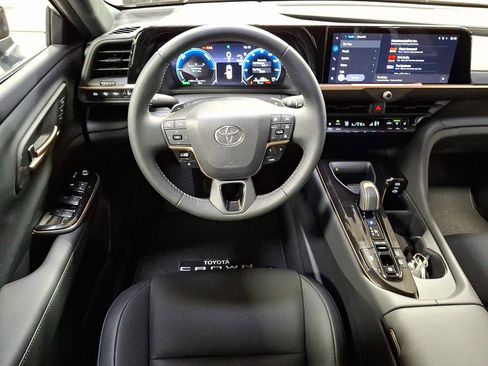 New 2025 Toyota Crown Signia image 7