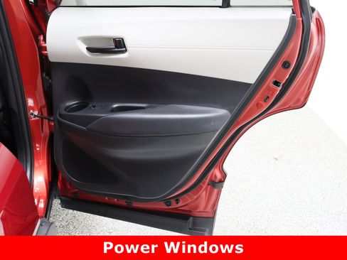 Certified 2025 Toyota Corolla Cross LE image 32