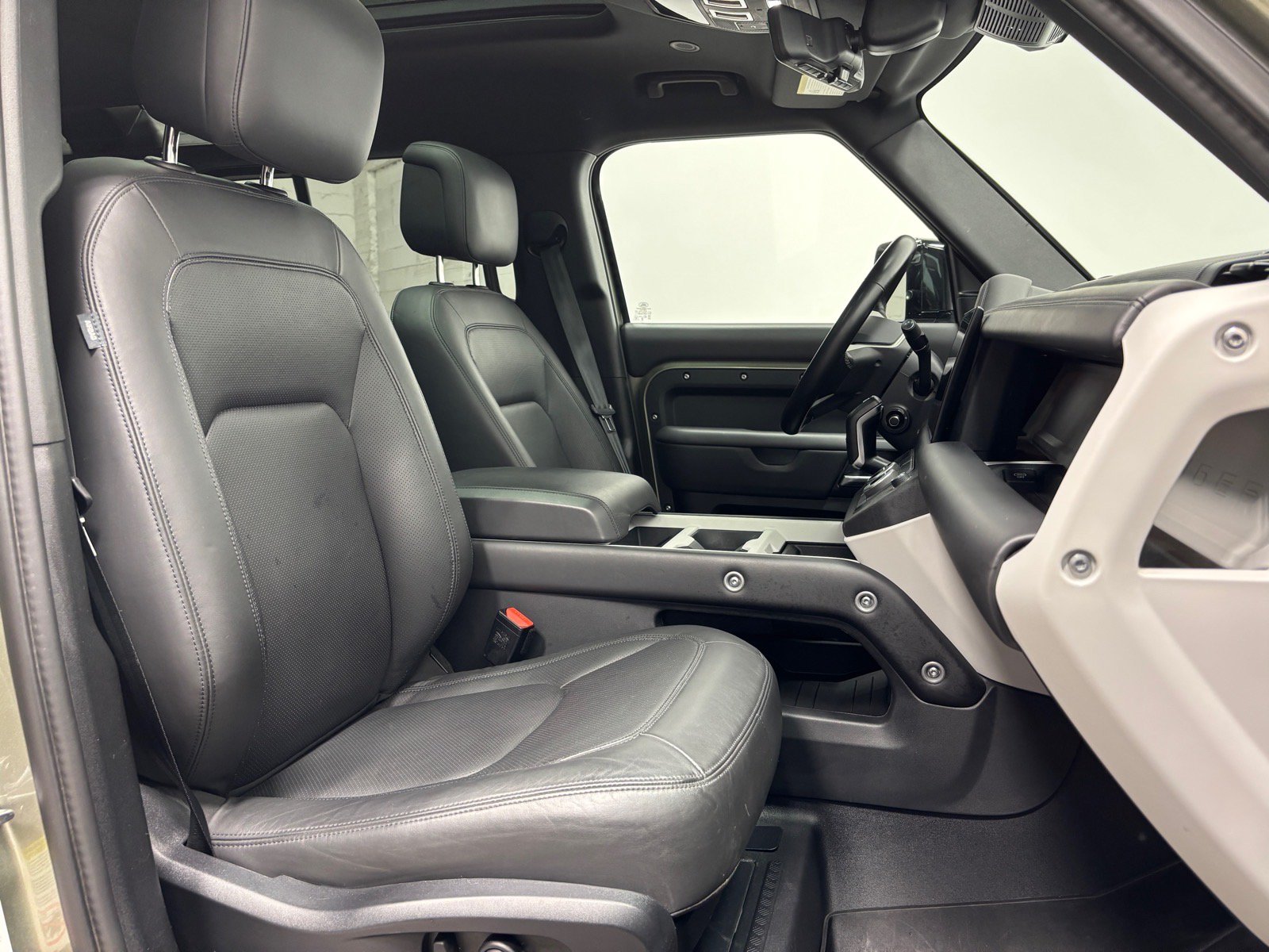 New 2025 Land Rover Defender 110 X-Dynamic SE AWD/4WD image 31