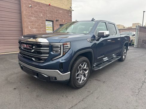 Used 2022 GMC Sierra 1500 SLT w/ SLT Premium Package image 3