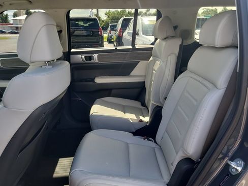 Used 2025 Hyundai Santa Fe Calligraphy FWD image 11
